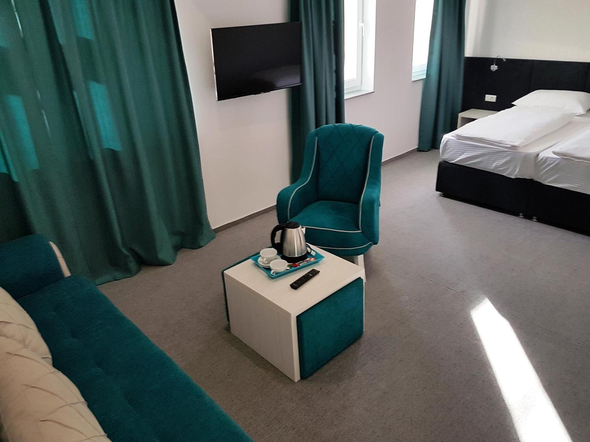 Gracanica  Hotel Sax Gracanica מראה חיצוני תמונה