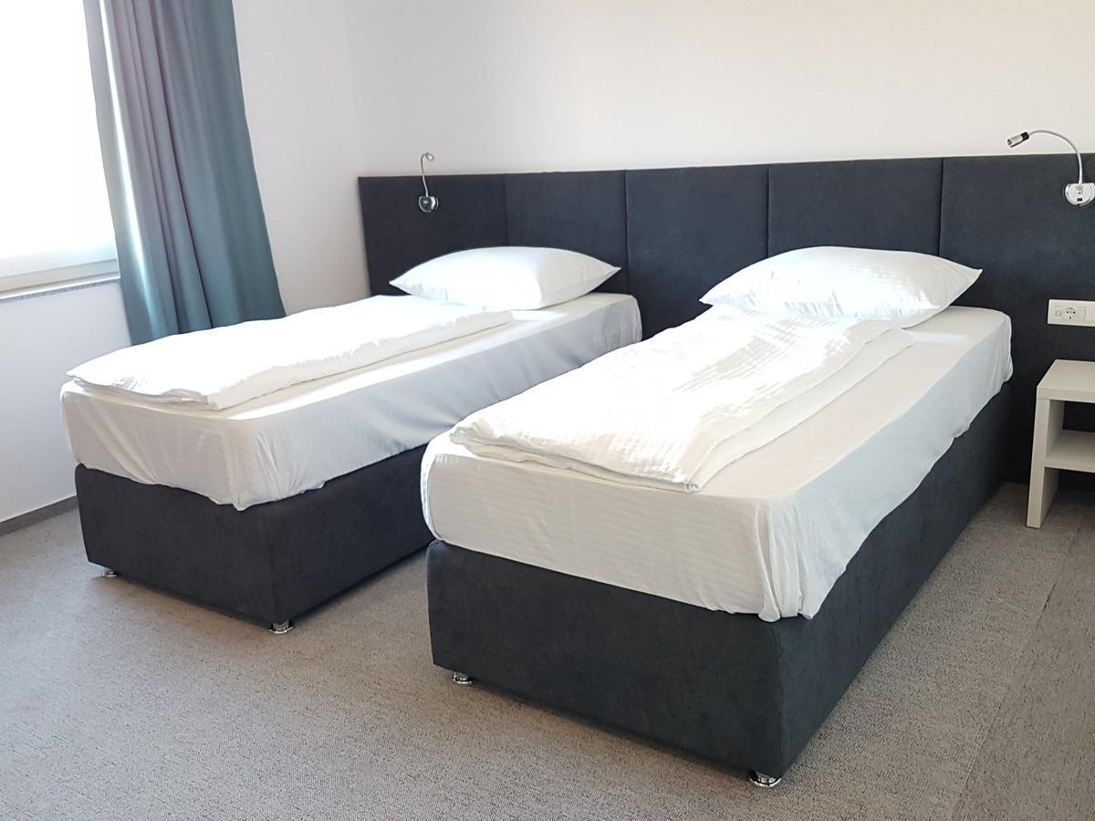 Gracanica  Hotel Sax Gracanica מראה חיצוני תמונה