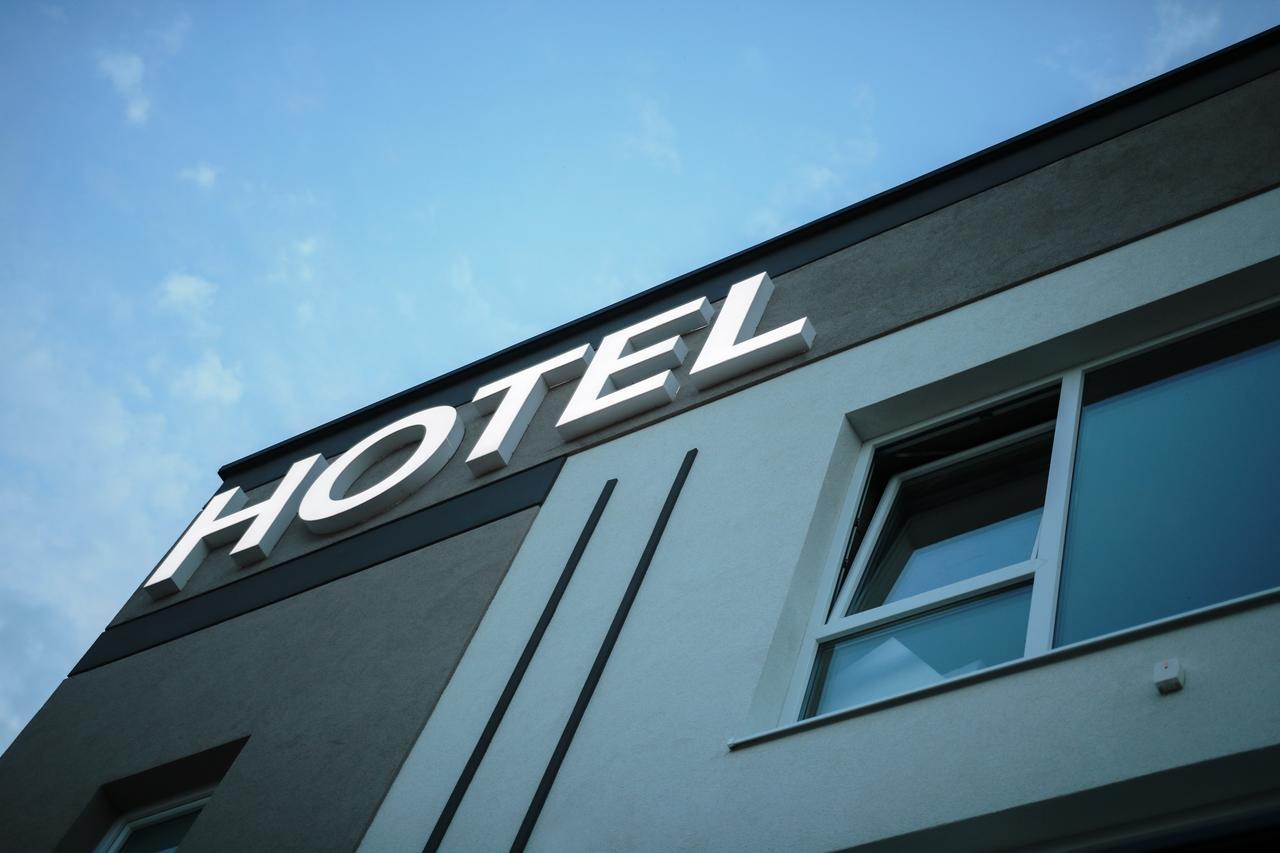 Gracanica  Hotel Sax Gracanica מראה חיצוני תמונה